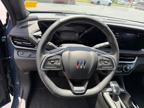 Used 2024 Buick Envista Sport Touring w/ Convenience I Package FWD image 24