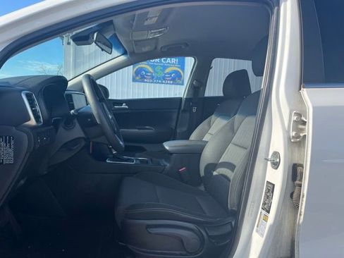 Used 2022 Kia Sportage LX image 7