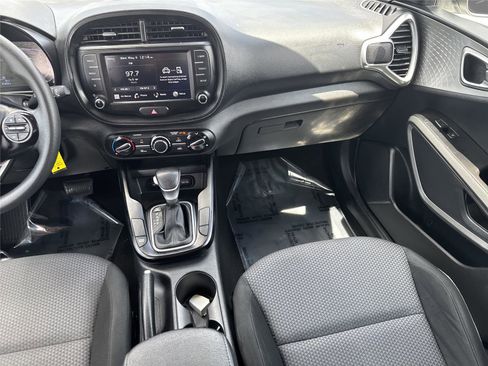 Used 2023 Kia Soul LX FWD image 17