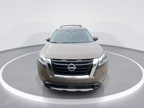 Used 2024 Nissan Pathfinder Platinum w/ Cargo Package image 3
