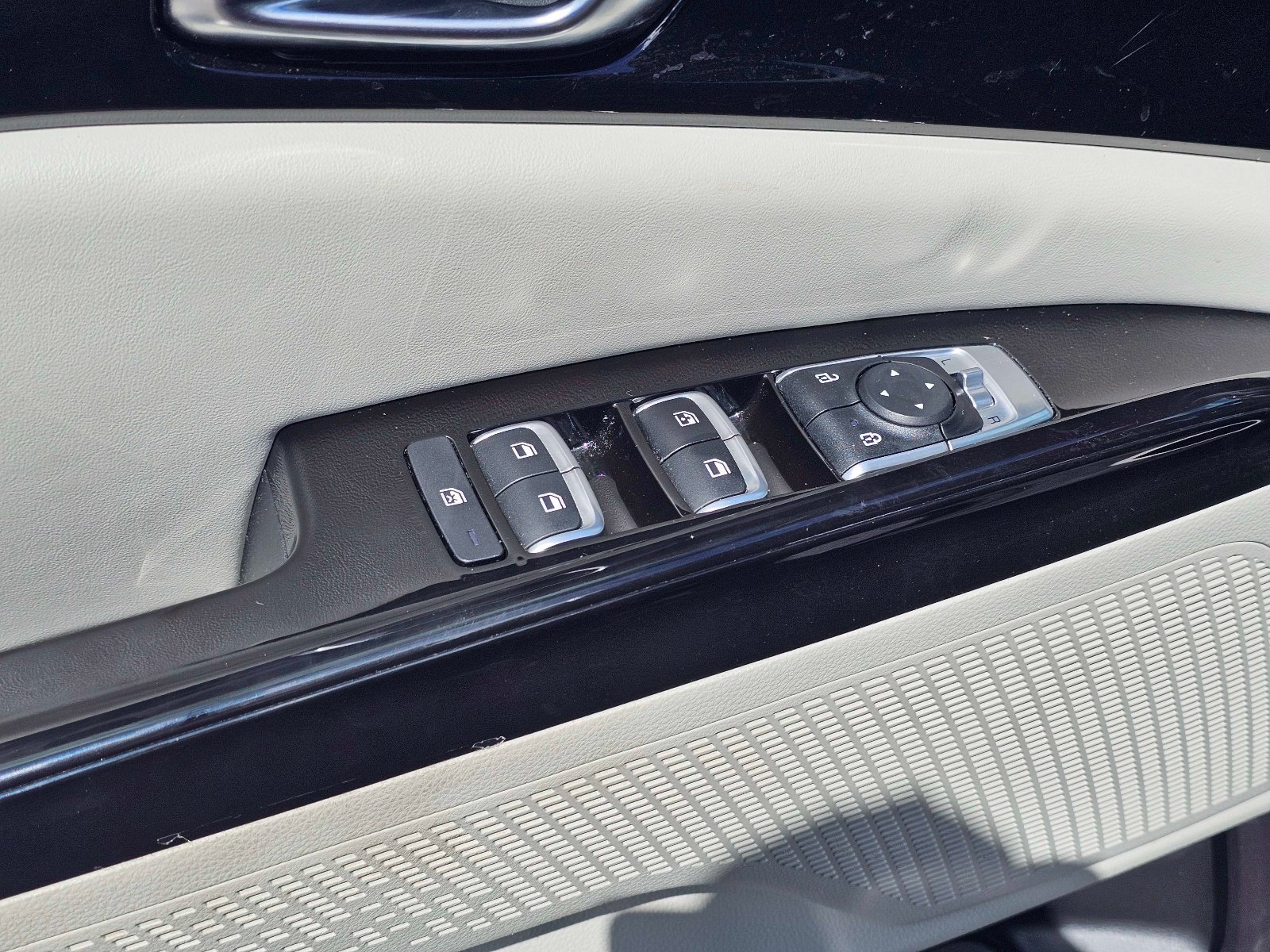 Certified 2024 Kia Carnival EX FWD image 15