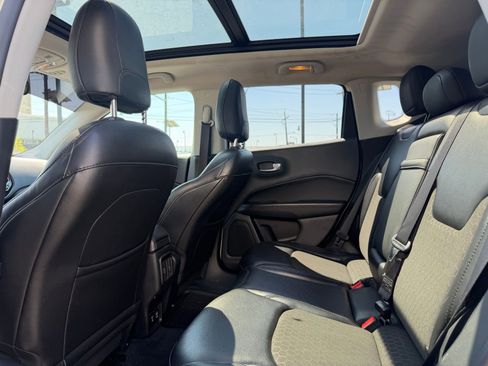 Used 2018 Jeep Compass Latitude w/ Popular Equipment Group AWD/4WD image 6