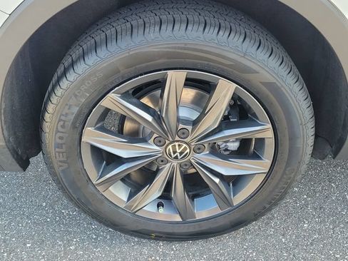 Used 2024 Volkswagen Tiguan SE FWD image 5