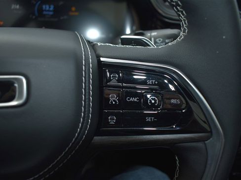 Used 2023 Jeep Grand Cherokee L Overland AWD/4WD image 16