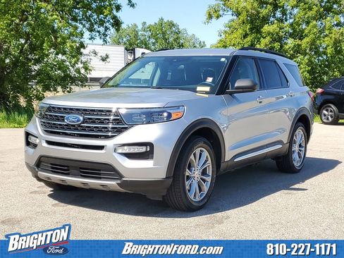 Used 2023 Ford Explorer XLT w/ Equipment Group 202A AWD/4WD image 2