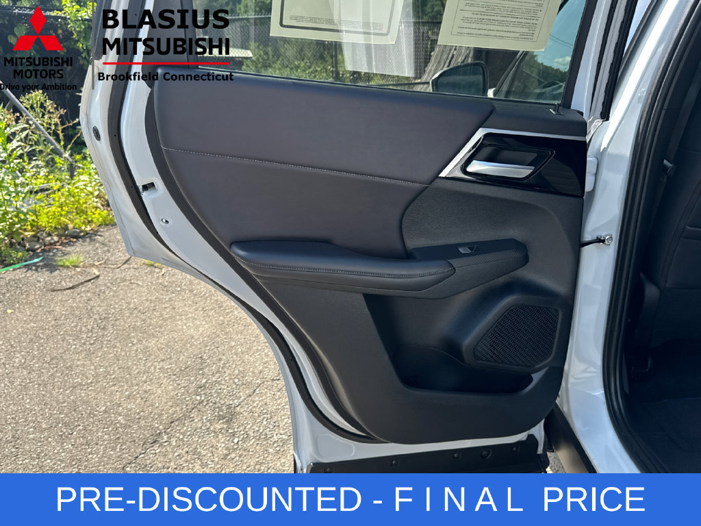Used 2024 Mitsubishi Outlander 4WD Plug-In Hybrid image 16