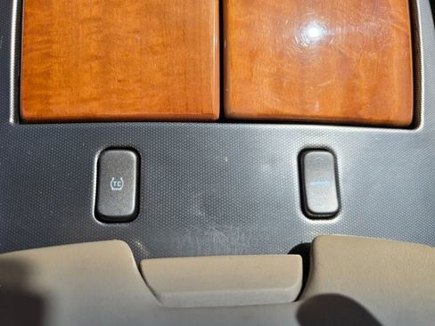 Used 2007 Cadillac XLR RWD image 13