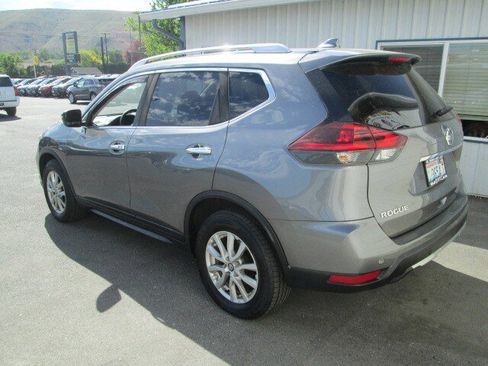 Used 2020 Nissan Rogue SV AWD/4WD image 3