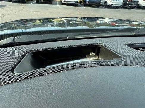 Used 2020 Cadillac Escalade Premium Luxury image 31