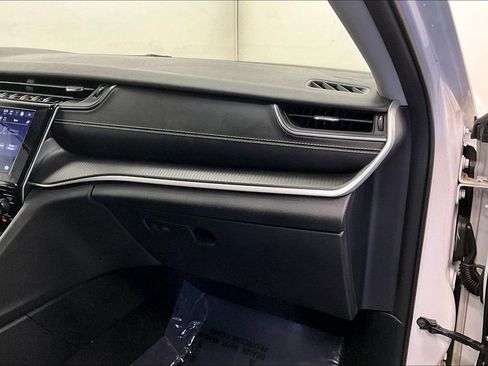 Used 2023 Jeep Grand Cherokee L Laredo RWD image 15