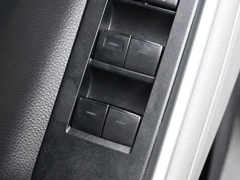 Used 2023 Toyota Highlander XLE image 14