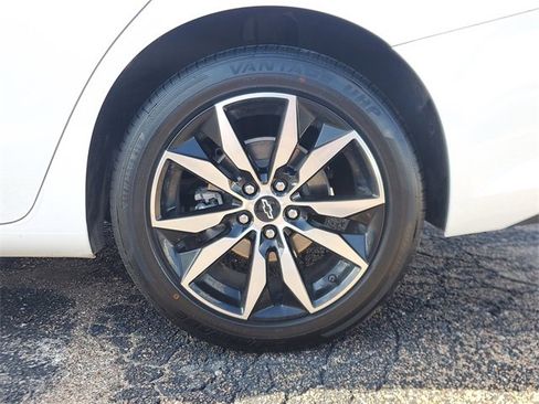 Used 2022 Chevrolet Malibu RS image 8