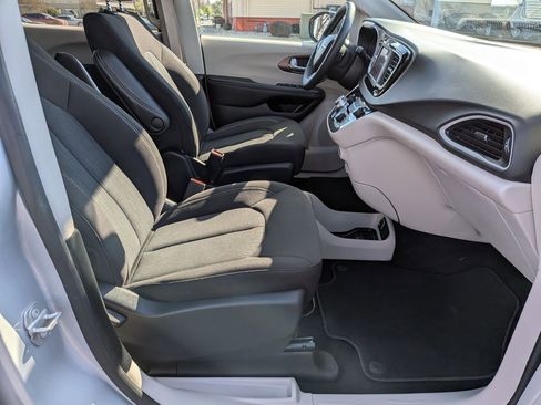 Used 2024 Chrysler Voyager LX image 36