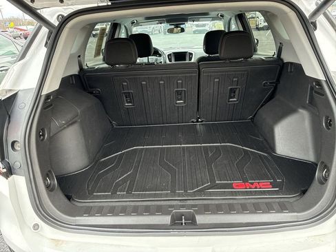 Used 2024 GMC Terrain SLE w/ Driver Convenience Package FWD image 21