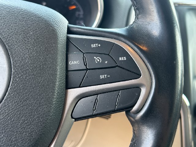 Used 2021 Jeep Grand Cherokee Laredo AWD/4WD image 19