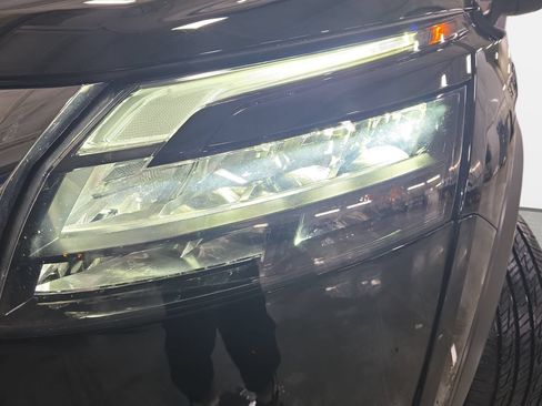 Used 2025 Nissan Pathfinder SL FWD image 29