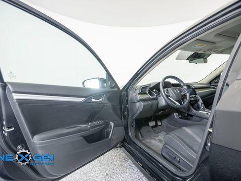 Used 2019 Honda Civic EX image 9