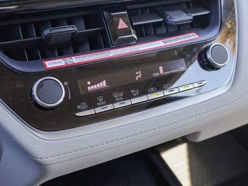 Used 2026 Toyota Corolla Cross L image 14