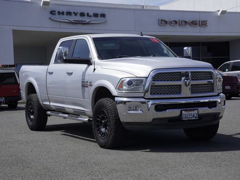Used 2017 RAM 2500 Laramie AWD/4WD image 2