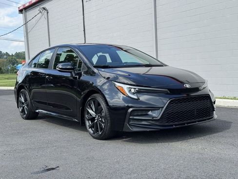 Used 2025 Toyota Corolla SE FWD image 2