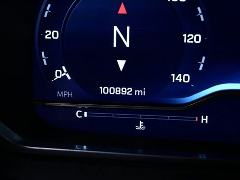 Used 2022 Chevrolet Suburban LT w/ Luxury Package image 11