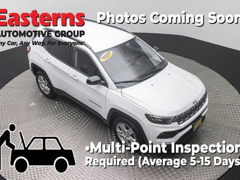 Used 2022 Jeep Compass Latitude w/ Convenience Group AWD/4WD image 3