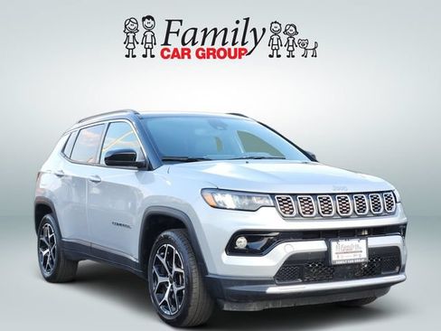 Used 2025 Jeep Compass Limited AWD/4WD image 2
