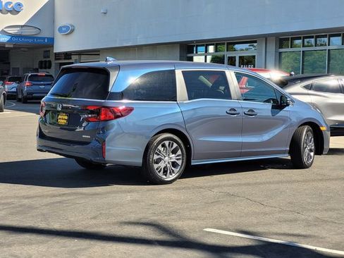 New 2026 Honda Odyssey Touring image 5