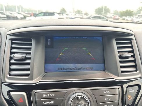 Used 2019 Nissan Pathfinder SV AWD/4WD image 14