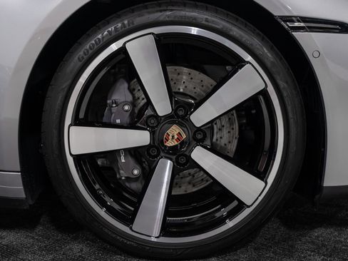 Used 2025 Porsche 911 Carrera RWD image 44