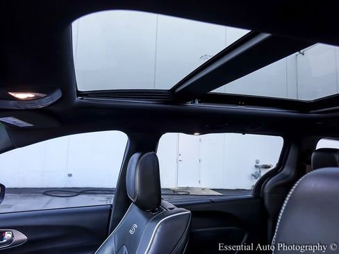 Used 2022 Chrysler Pacifica Limited w/ Uconnect Theater Family Group image 14