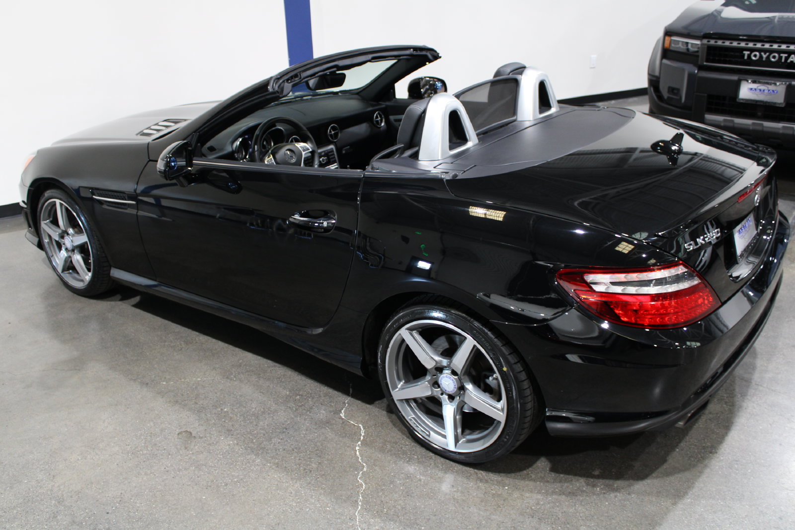 Used 2015 Mercedes-Benz SLK 250 image 10