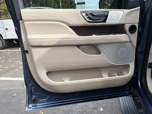 Used 2020 Lincoln Navigator L Reserve w/ Luxury Package image 14