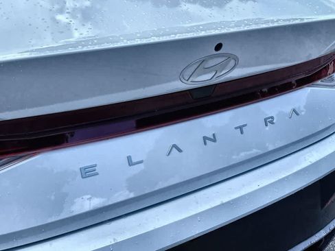 Used 2025 Hyundai Elantra SE FWD image 10