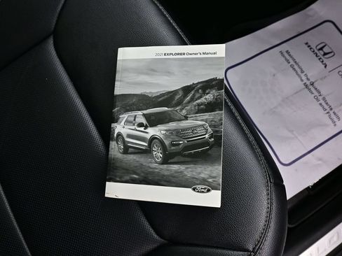 Used 2021 Ford Explorer Limited w/ Equipment Group 301A AWD/4WD image 39