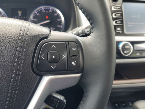 Used 2016 Toyota Highlander Limited AWD/4WD image 26