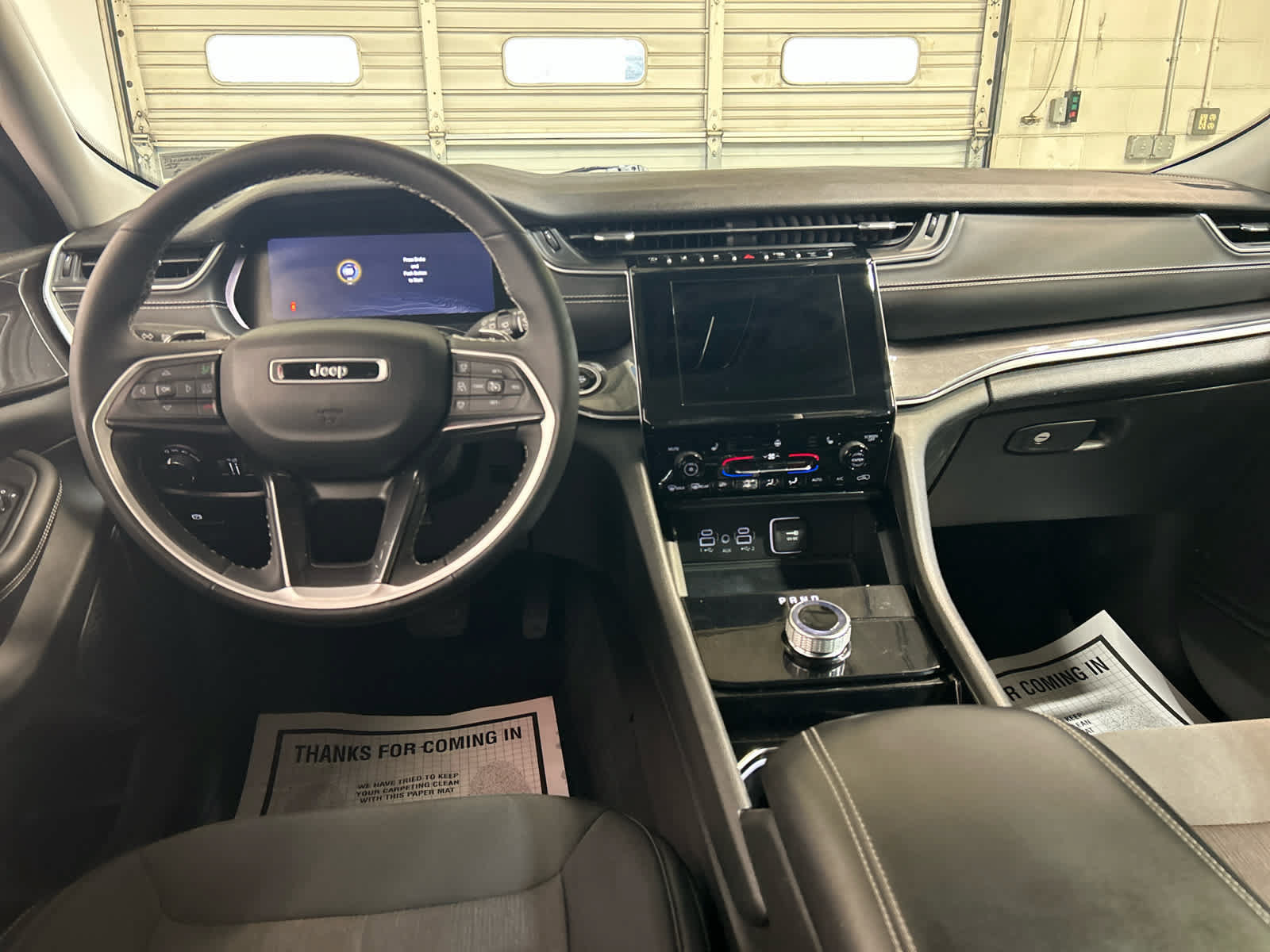 Used 2023 Jeep Grand Cherokee Laredo w/ Luxury Tech Group I AWD/4WD image 4