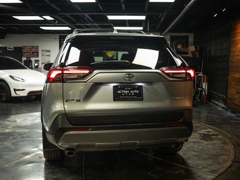 Used 2019 Toyota RAV4 Limited w/ Carpet Mat Package FWD image 6