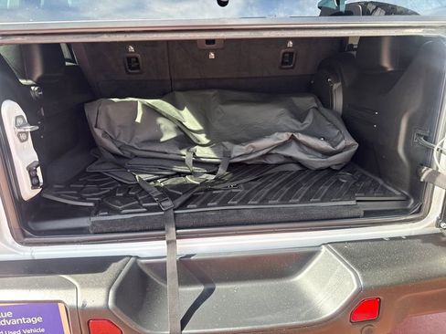 Used 2025 Jeep Wrangler Unlimited Rubicon image 7