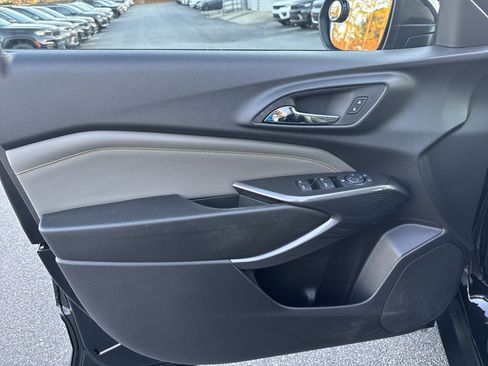 Used 2025 Chevrolet Trax ACTIV image 13