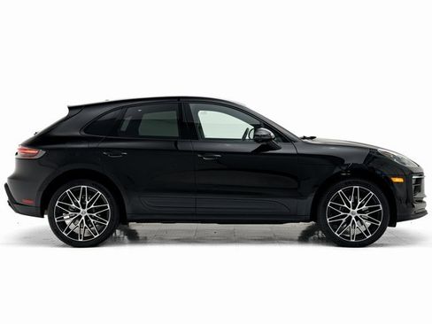 Used 2025 Porsche Macan image 34
