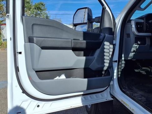 Certified 2024 Ford F550 2WD Regular Cab Super Duty image 9