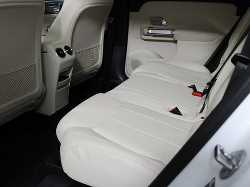 Used 2023 Mercedes-Benz GLB 250 image 23
