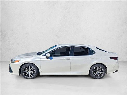 Used 2024 Toyota Camry XLE image 9