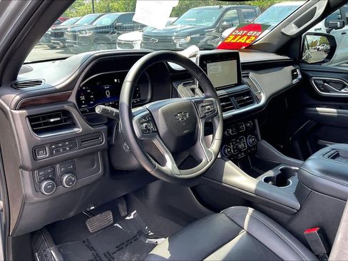 Certified 2023 Chevrolet Suburban Z71 w/ Luxury Package AWD/4WD image 14