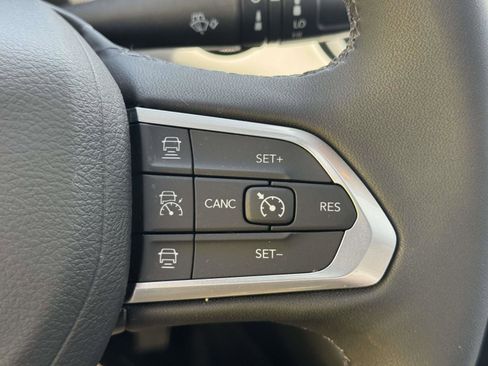 Used 2025 Jeep Compass Limited w/ Sun & Sound Group AWD/4WD image 21