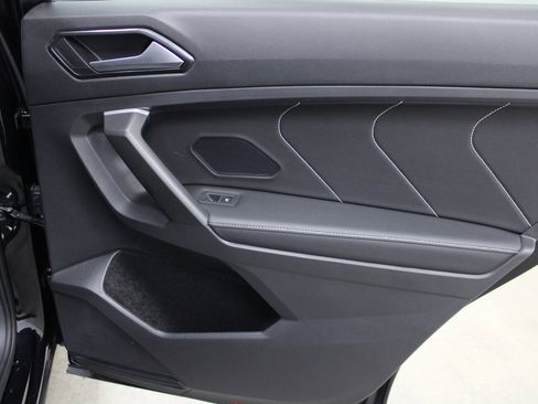 Used 2024 Volkswagen Tiguan SEL R-Line image 27