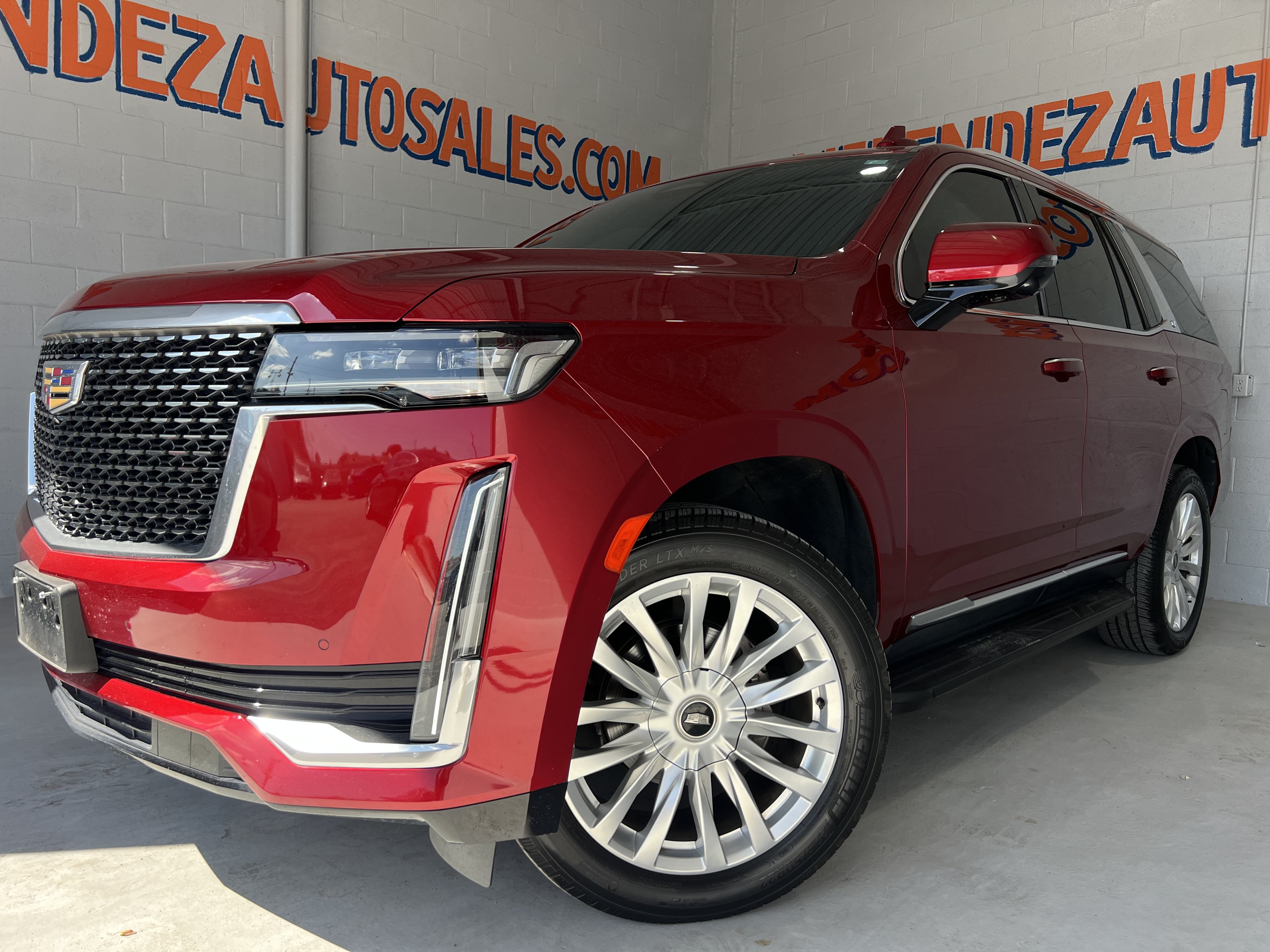 Used 2023 Cadillac Escalade Luxury RWD image 1