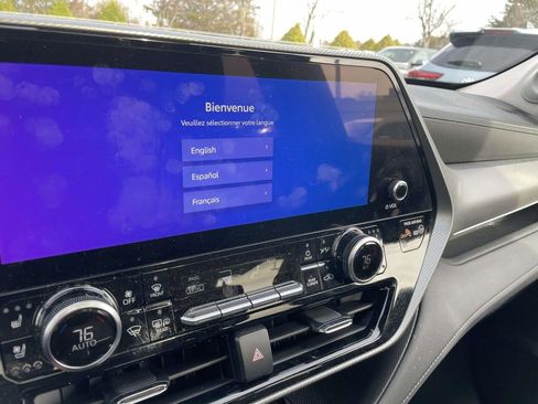 Used 2024 Toyota Highlander Platinum image 41