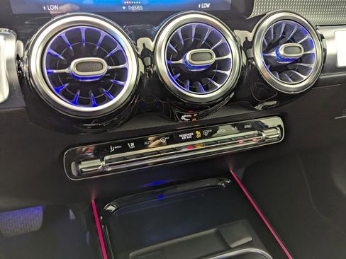 Used 2021 Mercedes-Benz GLB 250 image 46